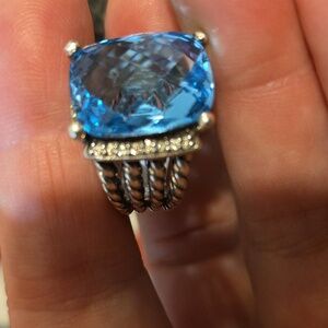 David Yurman Ring With a Genuinel Blue Topaz in 925 Sterling Silver.